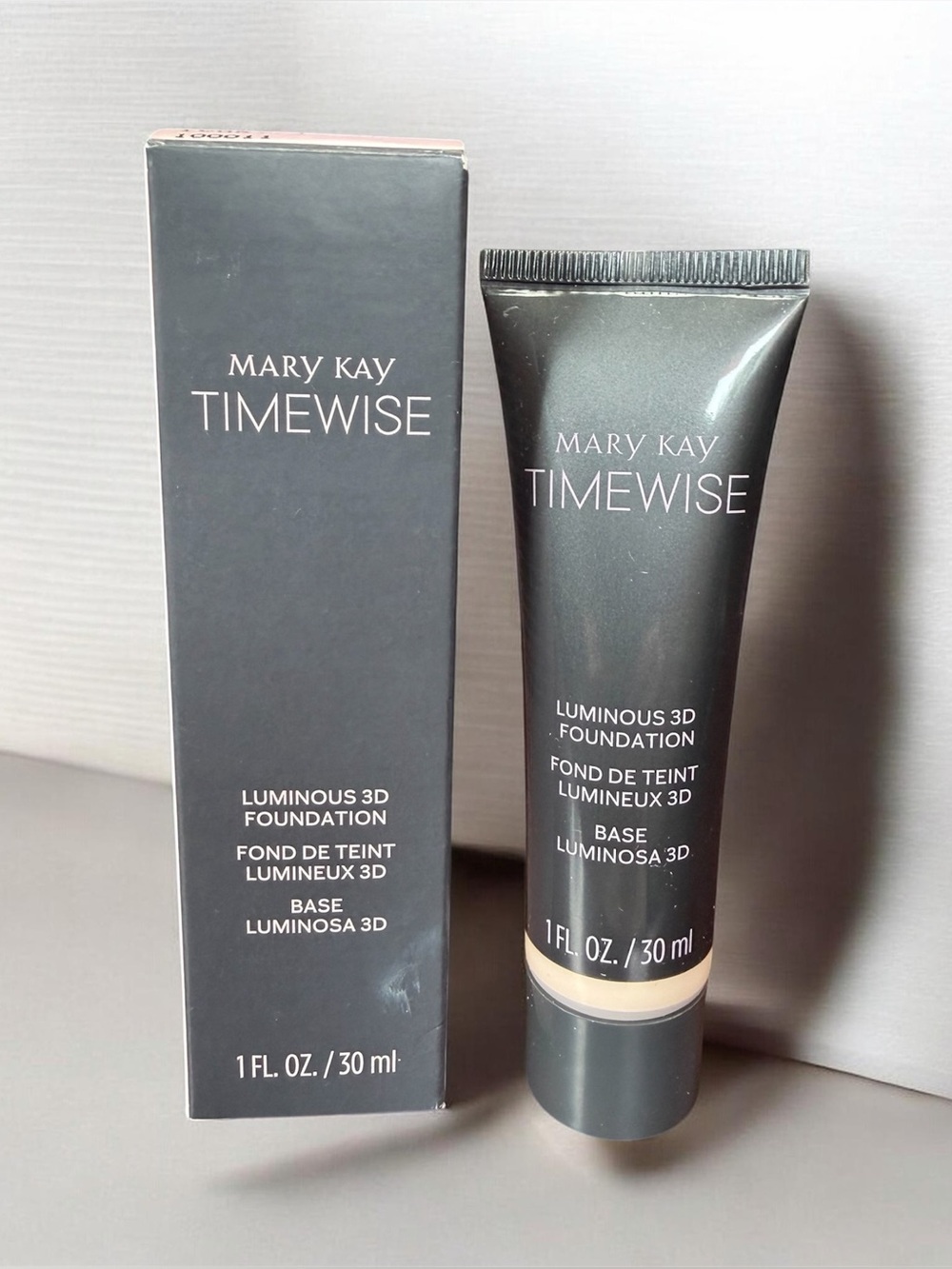 Mary Kay TimeWise Luminous 3D Foundation - ivory 100 NIB makeup
